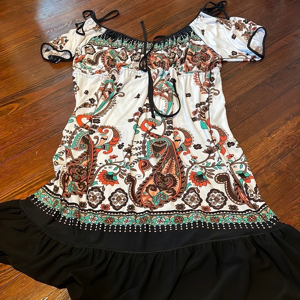 Evovorro Women’s White Dress with Designs Size M